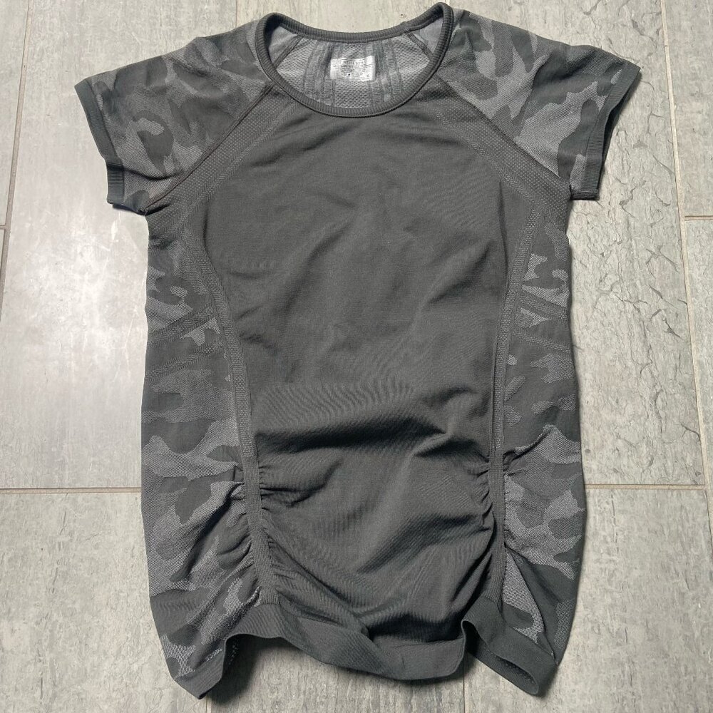 Athleta Women's Fastest Track Gray Camo Short Sleeve Tee